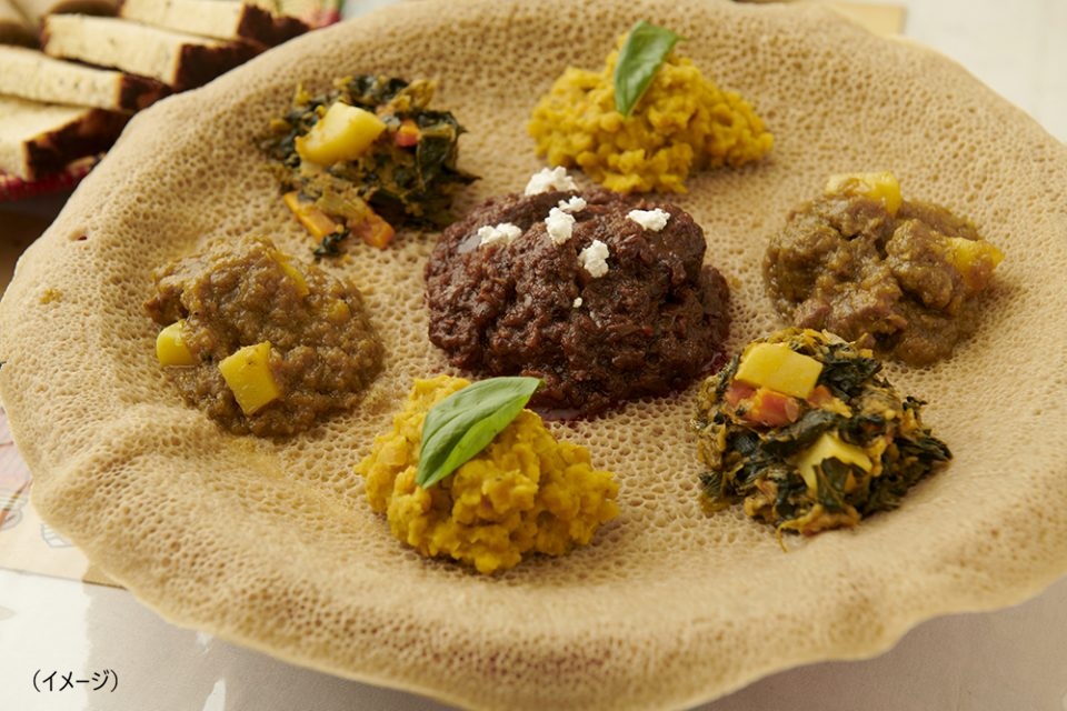 インジェラを使った料理の画像