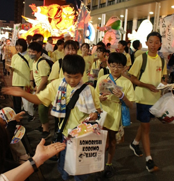 青森市子ども会議「青森ねぶた祭」で子どもの権利の普及啓発を行う